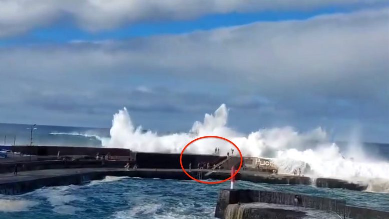 Puerto de la Cruz - Wellen