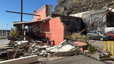 Haus durch Sturm abgedeckt