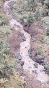 Die Schlucht Las Angustias führt Wasser