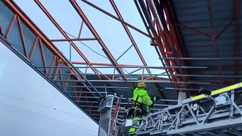 Dach von Tankstelle abgedeckt/ Sturmtief Therese La Palma