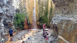 Cascada de Colores vor 15 Jahren bei Renovierungsarbeiten