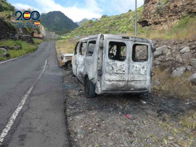 Zwei ausgebrannte Fahrzeuge in Santa Cruz de la Palma
