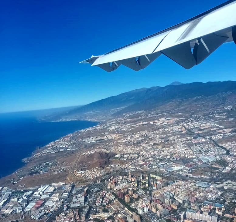Anflug auf La Laguna auf Teneriffa/ Kanarisches Gesundheitssystem Rentner