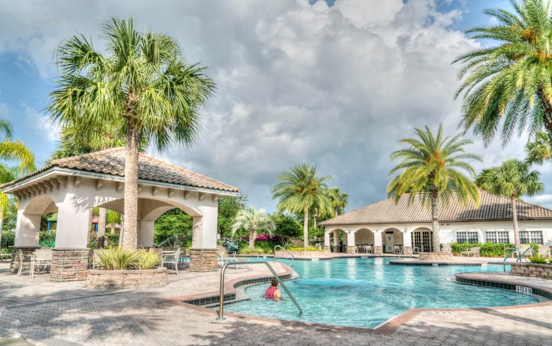 Typisches Ferienhaus auf La Palma mit Pool und Meerblick