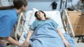 Patientin im Krankenhausbett