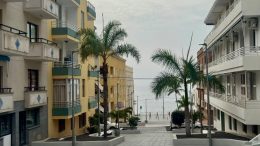 Straßenzug in Puerto Naos - La Palma/ Puerto Naos Urlaub CO2 Belastung